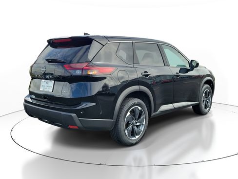 Used 2025 Nissan Rogue SV image 4