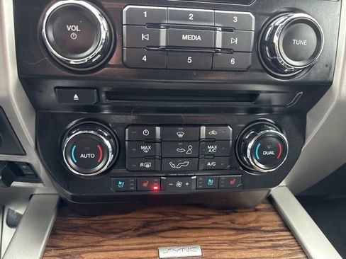 Certified 2018 Ford F150 Lariat image 29