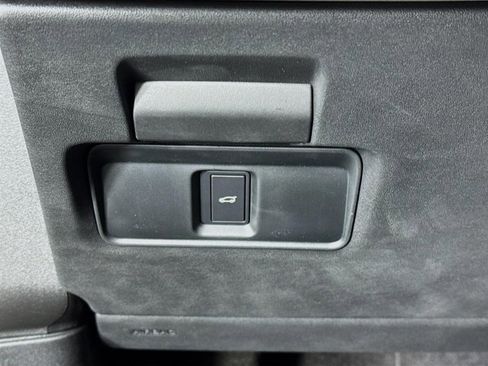 Used 2025 Land Rover Discovery Sport S image 10