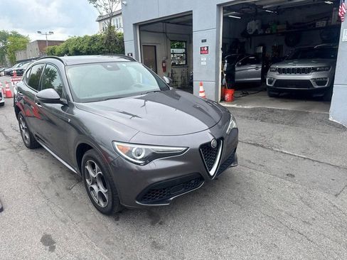 Used 2023 Alfa Romeo Stelvio Ti AWD/4WD image 4