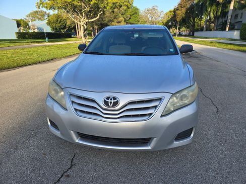 Used 2011 Toyota Camry LE image 2