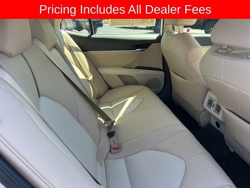 Used 2020 Toyota Camry XLE FWD image 18