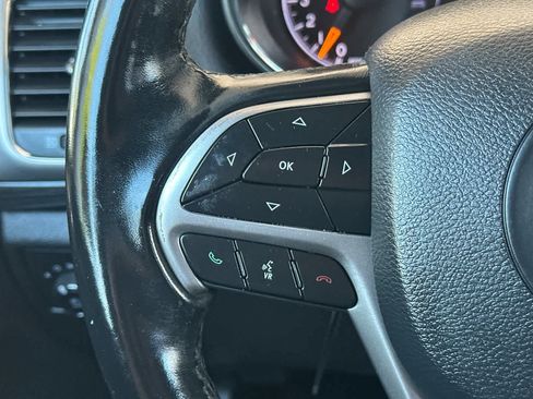 Used 2021 Jeep Grand Cherokee Laredo AWD/4WD image 26