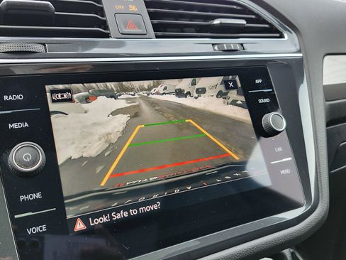 Used 2023 Volkswagen Tiguan SE R-Line image 4