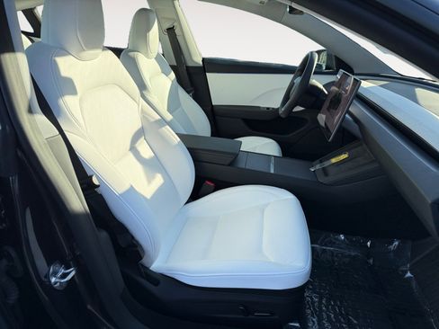 Used 2025 Tesla Model 3 Long Range image 19