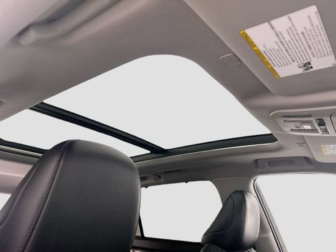 Used 2023 Toyota Highlander Platinum FWD image 16