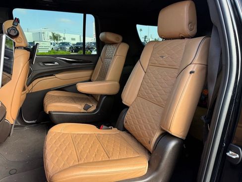Used 2023 Cadillac Escalade ESV Sport w/ Touring Package AWD/4WD image 4