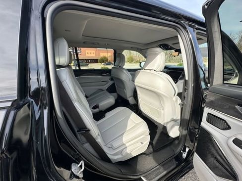 Used 2021 Jeep Grand Cherokee L Overland w/ Luxury Tech Group IV image 17