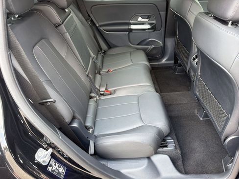 Used 2025 Mercedes-Benz GLB 250 image 31