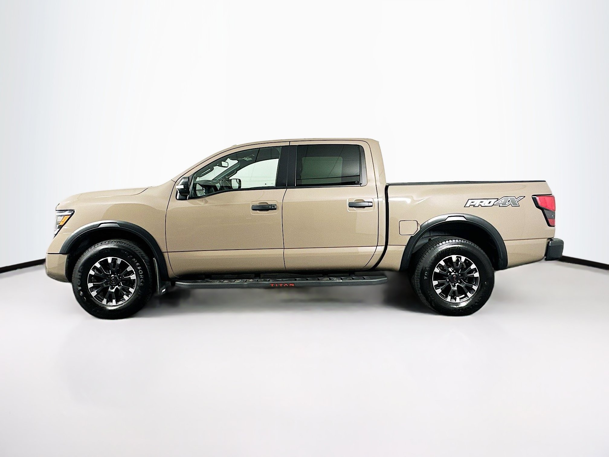Used 2021 Nissan Titan PRO-4X w/ Pro-4x Convenience Package AWD/4WD image 4