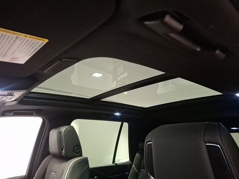 Certified 2023 Cadillac Escalade Premium Luxury image 12