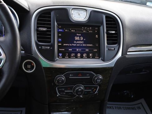 Used 2016 Chrysler 300 C RWD image 10