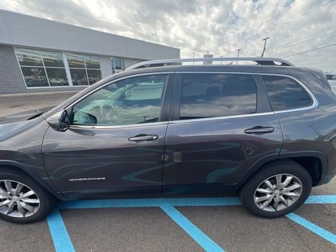 Used 2018 Jeep Cherokee Limited AWD/4WD image 5