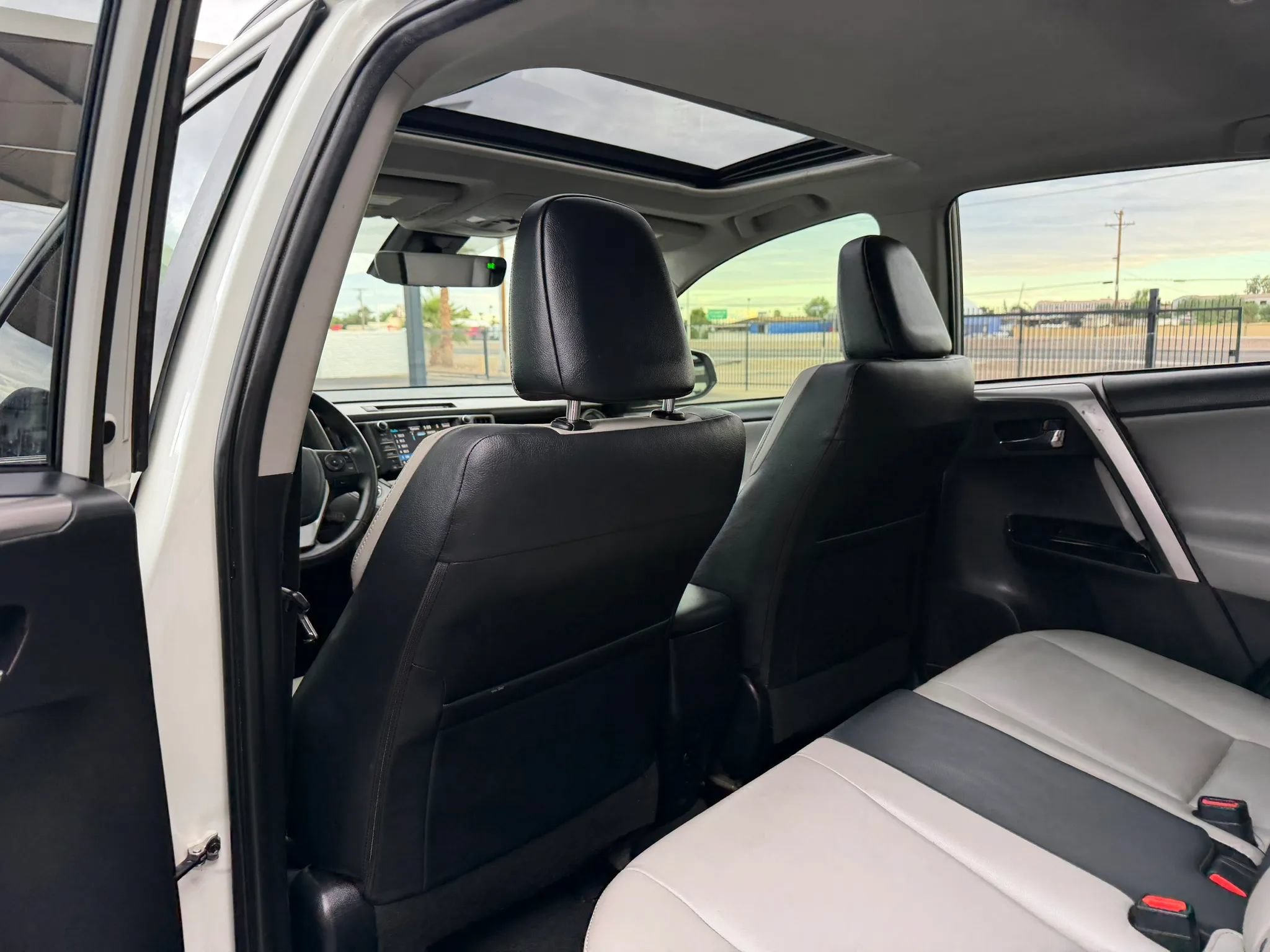 Used 2017 Toyota RAV4 Limited w/ Advanced Technology Package FWD image 27