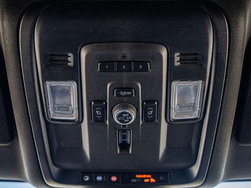 Used 2023 Chevrolet Suburban Premier image 30