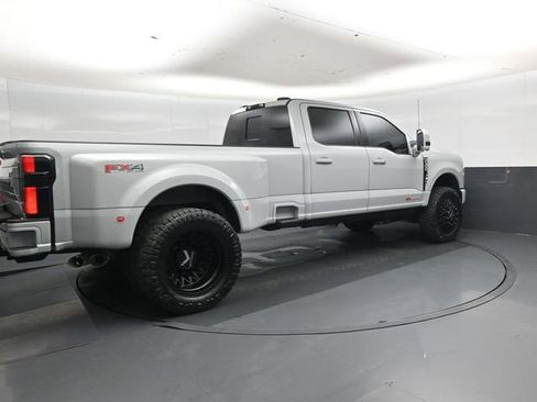 Used 2025 Ford F350 Platinum w/ FX4 Off-Road Package image 4