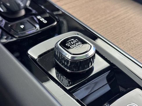 Certified 2026 Volvo XC60 B5 Plus AWD/4WD image 22