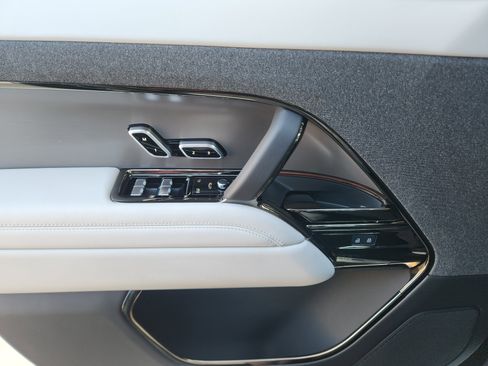 Certified 2025 Land Rover Range Rover Sport SE image 21