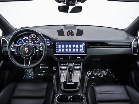 Used 2023 Porsche Cayenne S w/ Premium Package image 15