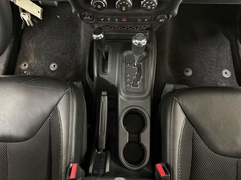 Used 2016 Jeep Wrangler Unlimited Sahara image 26