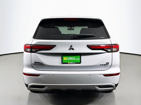 Used 2024 Mitsubishi Outlander SE image 8