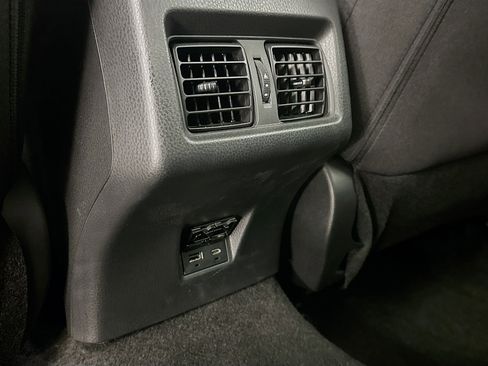 Used 2025 Toyota Camry LE image 28