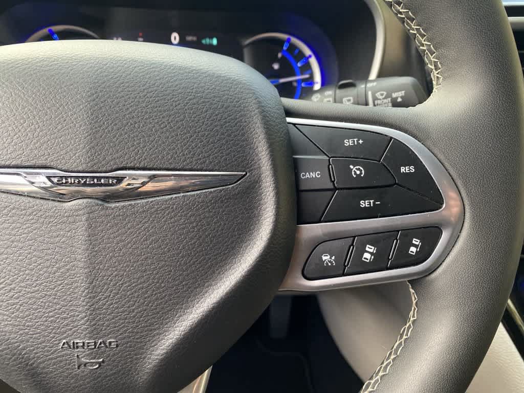 Used 2024 Chrysler Pacifica Limited FWD image 20
