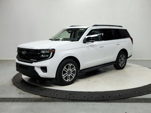 Used 2025 Ford Expedition Active AWD/4WD image 4
