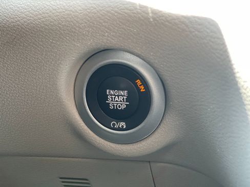 Used 2023 Chrysler Pacifica Touring-L FWD image 25