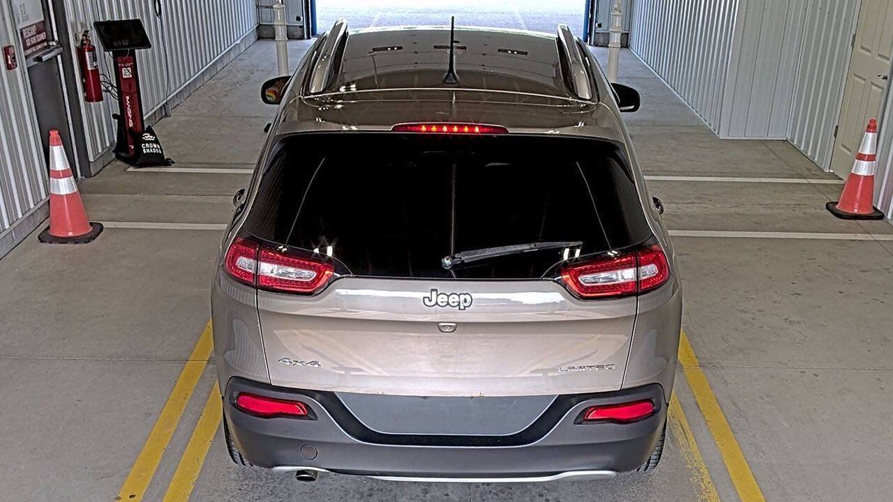 Used 2017 Jeep Cherokee Limited AWD/4WD image 3