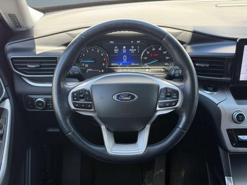 Used 2022 Ford Explorer XLT w/ Equipment Group 202A RWD image 10