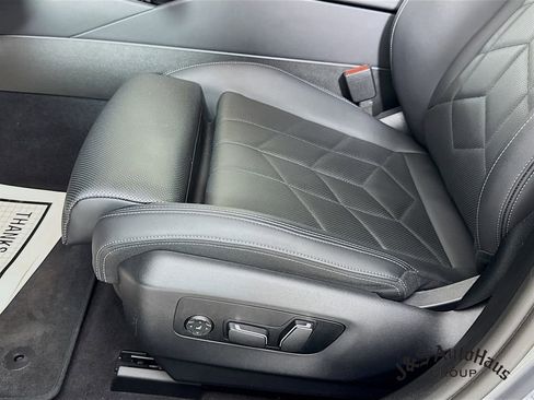 Used 2024 BMW i5 eDrive40i w/ M Sport Package image 25