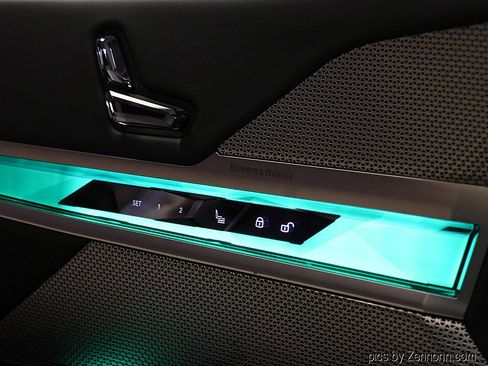 Certified 2024 BMW 760i xDrive w/ Premium Package 2 image 26