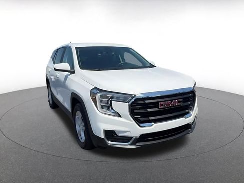 Used 2024 GMC Terrain SLE FWD image 3
