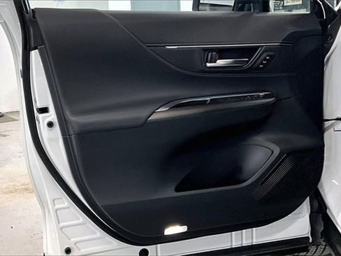 Used 2023 Toyota Venza Limited image 19