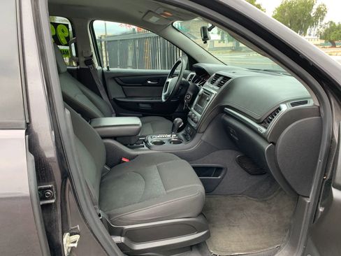 Used 2015 GMC Acadia SLE FWD image 13