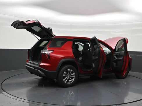 Used 2025 Chevrolet Equinox LT FWD image 32