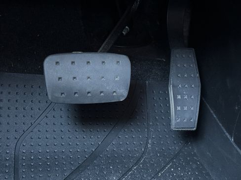 Used 2023 Chevrolet Traverse LT image 44