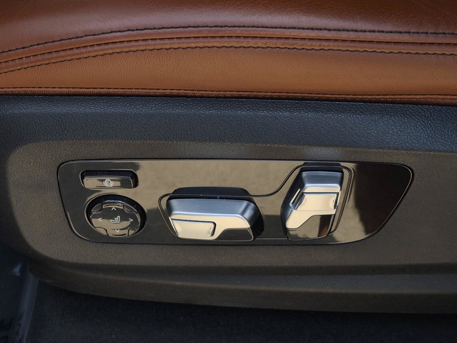 Used 2024 BMW X7 M60i w/ M Sport Professional Package AWD/4WD image 16