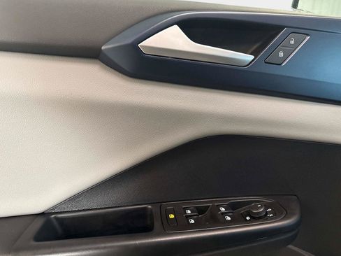 Certified 2022 Volkswagen Taos SE image 19