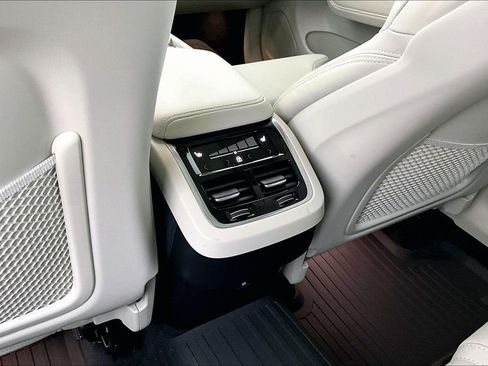 Certified 2023 Volvo XC60 B6 Ultimate w/ Protection Package Premier image 28