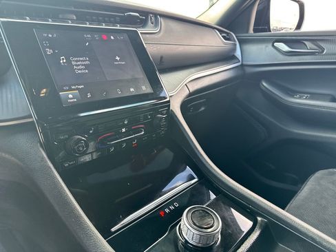 Used 2024 Jeep Grand Cherokee L Laredo image 19