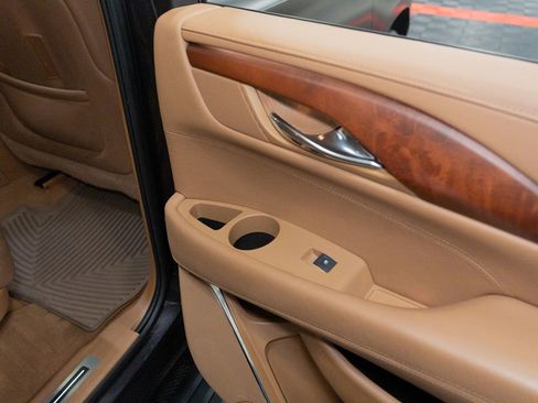 Used 2016 Cadillac Escalade ESV Platinum image 41