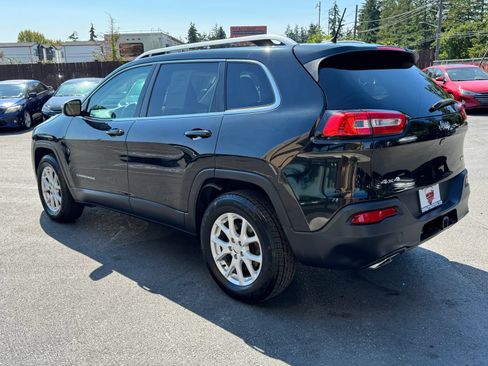 Used 2015 Jeep Cherokee Latitude w/ Cold Weather Group AWD/4WD image 5