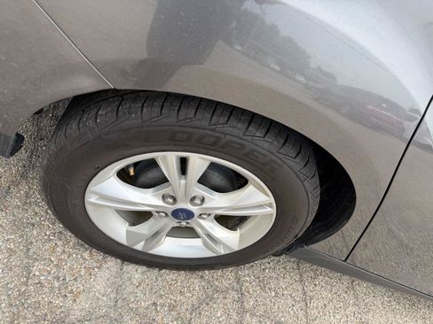 Used 2013 Ford Focus SE w/ SE Winter Pkg FWD image 6