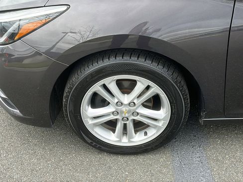 Used 2017 Chevrolet Cruze LT w/ Convenience Package image 8