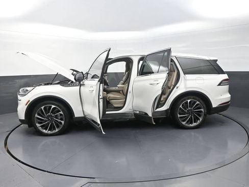 Used 2020 Lincoln Aviator Reserve w/ Equipment Group 202A AWD/4WD image 39