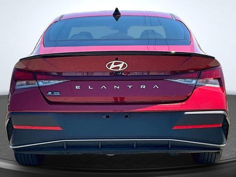 Used 2025 Hyundai Elantra Sport FWD image 6