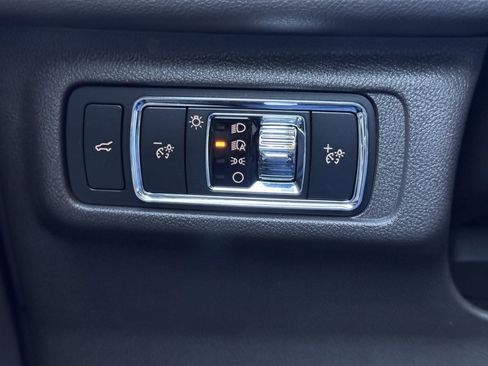 Used 2022 Lincoln Corsair Standard w/ Equipment Group 101A image 33