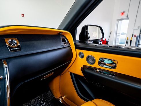 Used 2023 Rolls-Royce Cullinan image 60